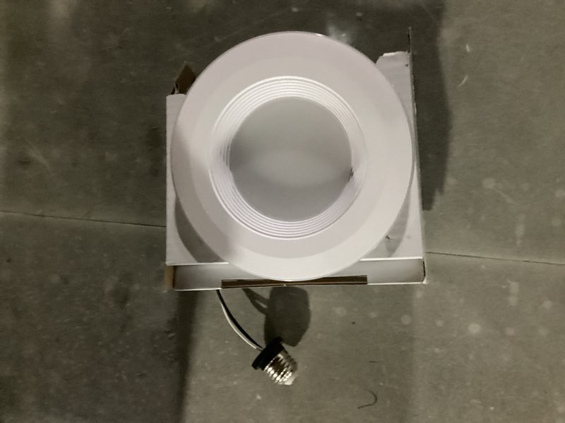 Utilitech Night Glow White 6-in 650 -Lumens Switchable Round Dimmable LED Damp rated Recessed Downlight Item #1500748 | Model #MQTL1124-L10.5K9030