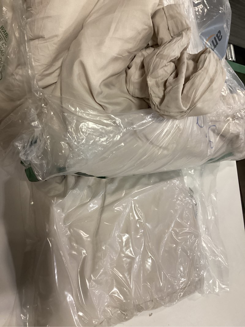 Condition photo showing Good Condition for Beige Queen Comforter Set, 7 Pieces Bed in a Bag Queen Lightweight Bedding Set, All Season Soft 7PC Bed Set with Comforter, Flat Sheet, Fitted Sheet, Pillowcases & Pillow Shams
