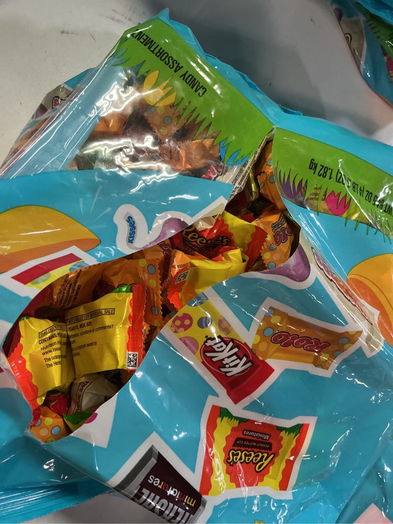 Condition photo showing Good Condition for Hershey Assorted Flavored, Easter Candy Bulk Bag, 64.5 oz (270 Pieces) ( BB 06/2026 )