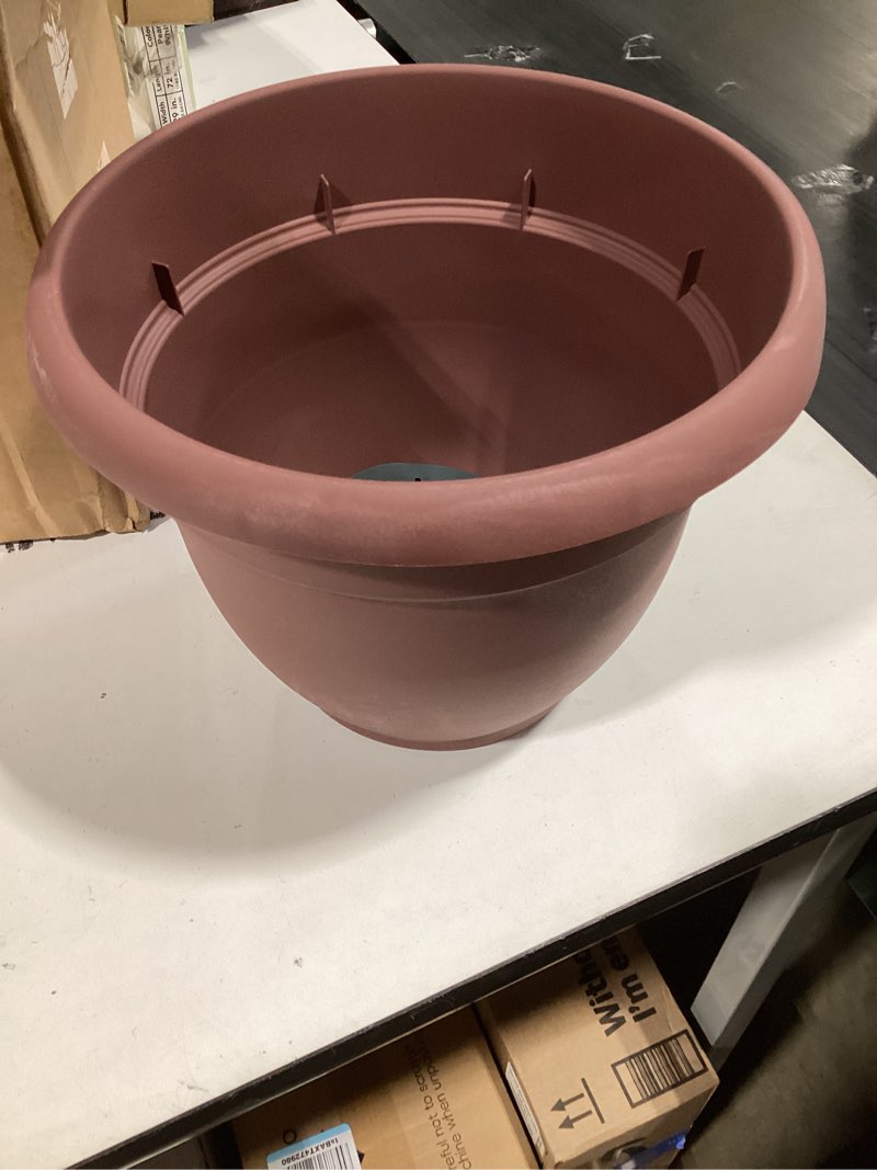 Condition photo showing Good Condition for bloem ariana planter with grid merlot 12"