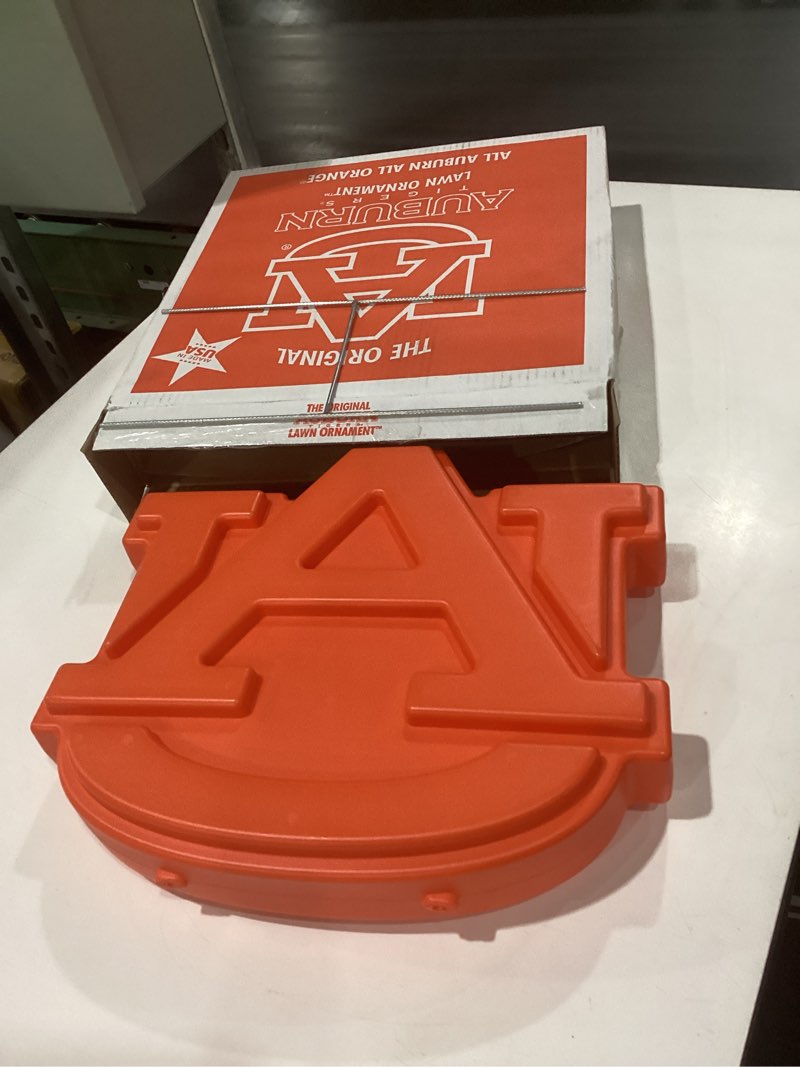 fanlawnaments the original auburn lawn ornament (amazon)