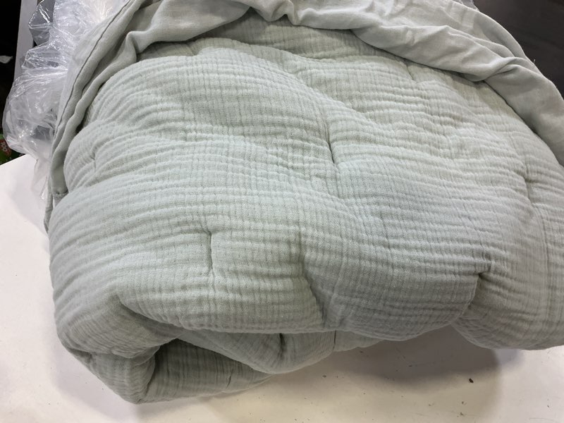 Condition photo showing Good Condition for organic cotton gauze dream quilt, twin, mist