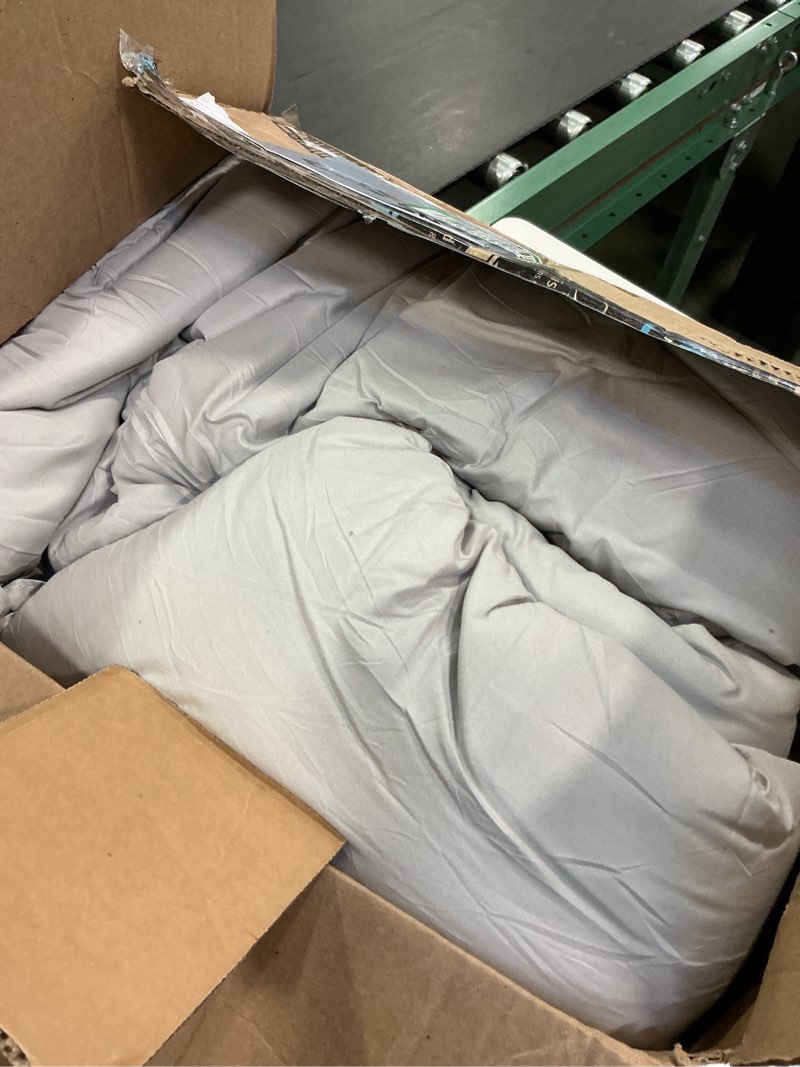 Condition photo showing Good Condition for Cozy Touch Down-Alternative Comforter, Twin