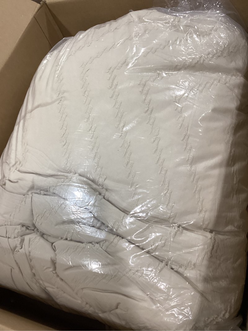 Condition photo showing As Is for Andency Oversized King Comforter Set 120x98 Beige, Boho Oversize King Cream Soft Warm Tufted Neutral Bedding Comforter Sets, 3 Pieces Aesthetic Chevron Farmhouse Cute Bohemian Textured Bedding Set 01 - Beige Oversized King (120*98 in)