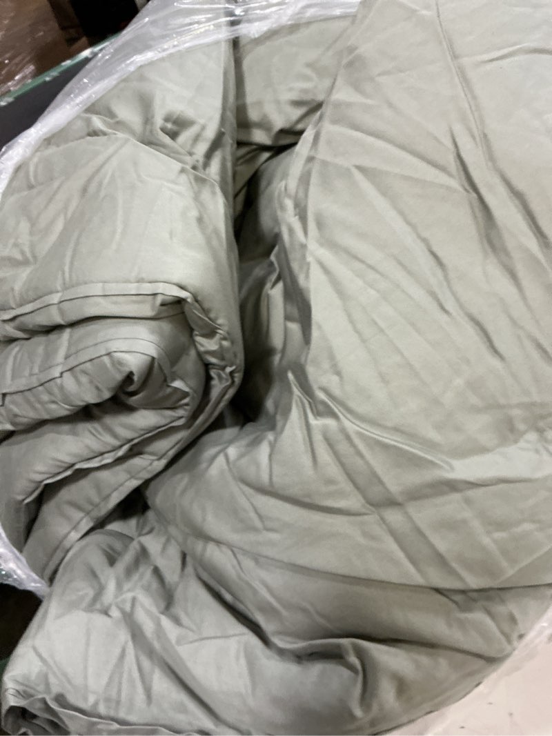 Condition photo showing Good Condition for organic cotton sateen comforter, king/cal king, dried sage