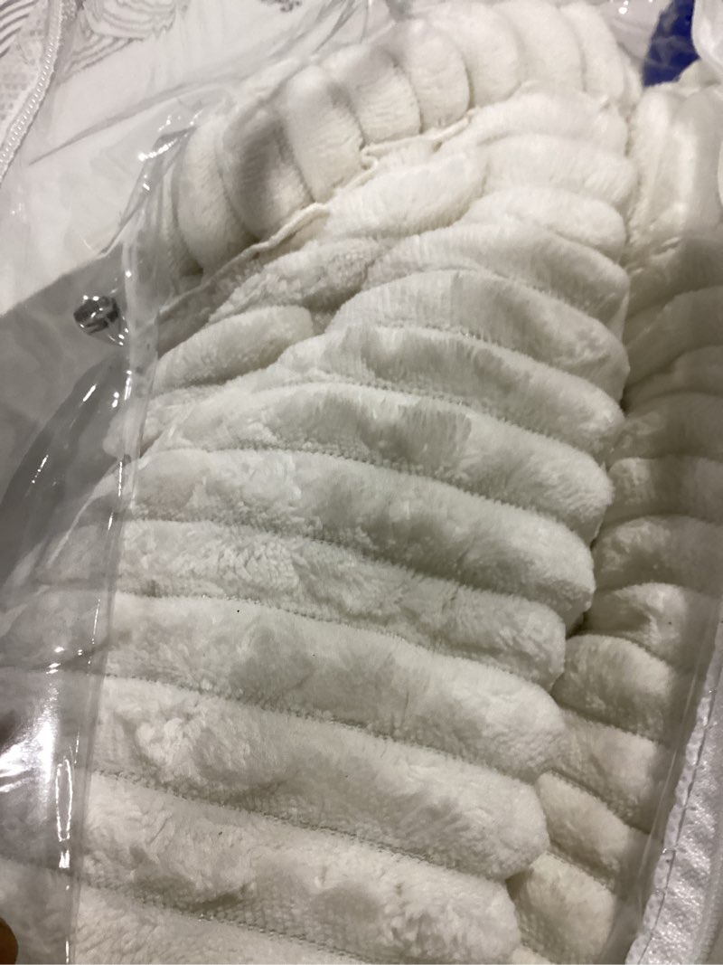 Condition photo showing Good Condition for awjcsv couch cover for dogs washable, fuzzy pet couch covers for 3 cushion sofa pet friendly, non slip sofa cover (white, 27.6" x 82.7"/70 x 210cm) white 27.6" x 82.7"/70 x 210cm
