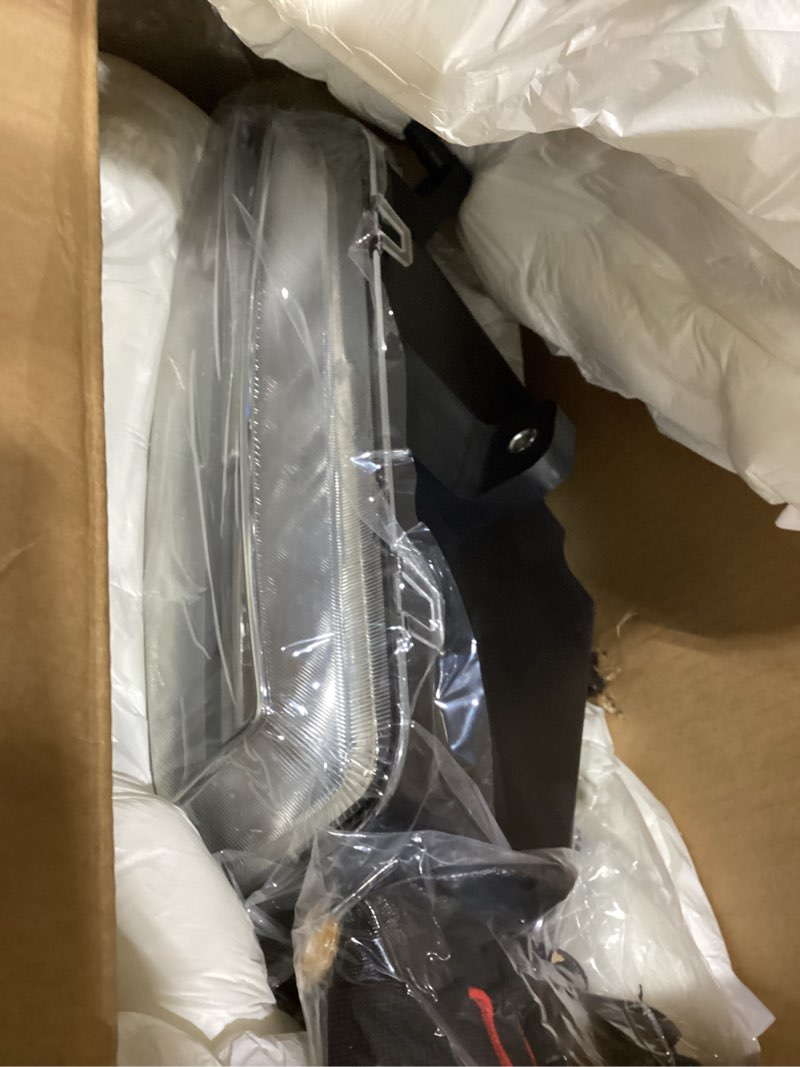 Condition photo showing Good Condition for fog light fit for 2023+ peterbilt 579 truck dot/sae approved right passenger side right fog light