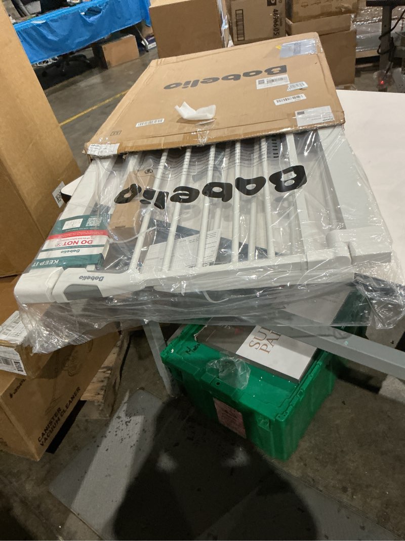Condition photo showing Good Condition for babelio safety gate door fits for stairs, narrow and wide doorways with auto close, easy install, no drilling, pressure mounted for baby, child, pets, dog/puppy, 26''-40'', white white 30"tall 26"-40" wide