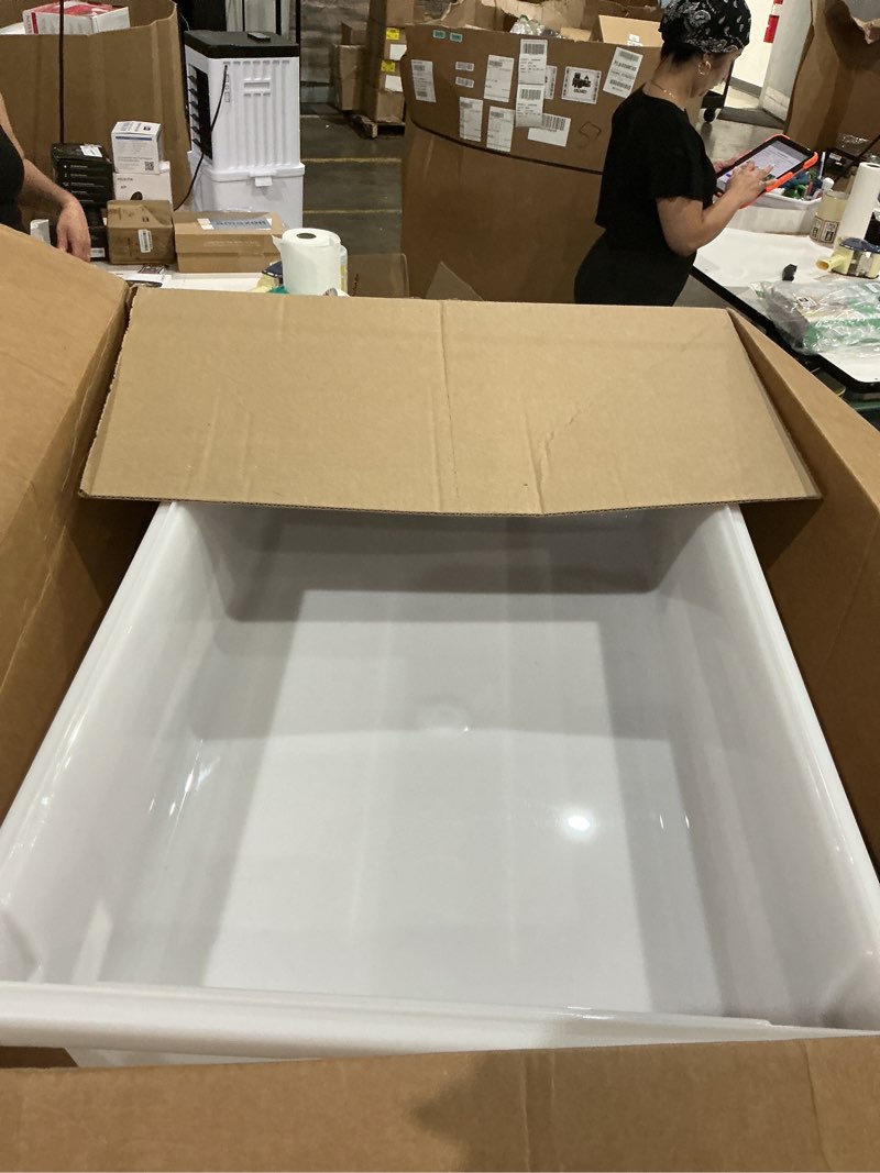 Condition photo showing As Is for fse plfb182606pp food storage box, 8-3/4 gallon, 18" x 26" x 6", built-in handle, withstands temperature -40° to 160°f, stain resistant, dishwasher safe, polypropylene, white, nsf