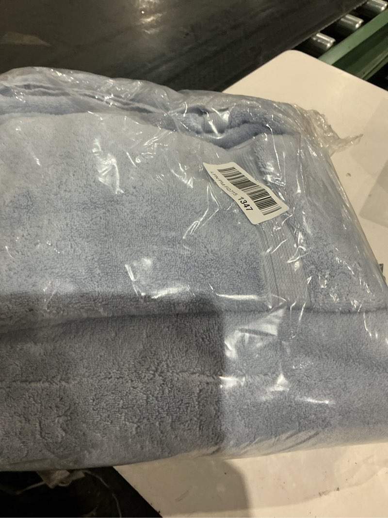 Condition photo showing Good Condition for madison park 800gsm bathroom towel set of 8 100% cotton bath towel set for bathroom luxurious highly absorbent 2 bath towels 2 hand towels 4 washcloths quick dry spa quality light blue light blue multi-size set (30 x 54, 16 x 28, 13 x 13 in)