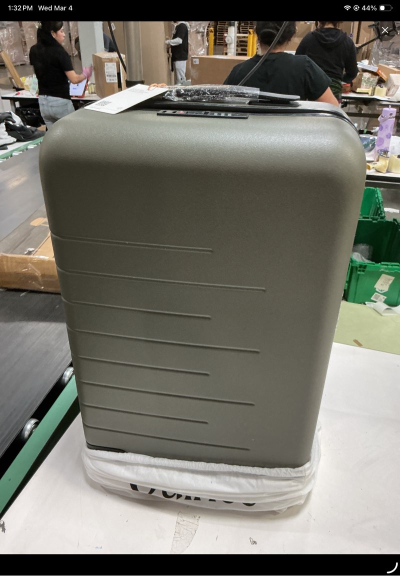 Condition photo showing New/Like New for Expandable Small Carry-On Suitcase