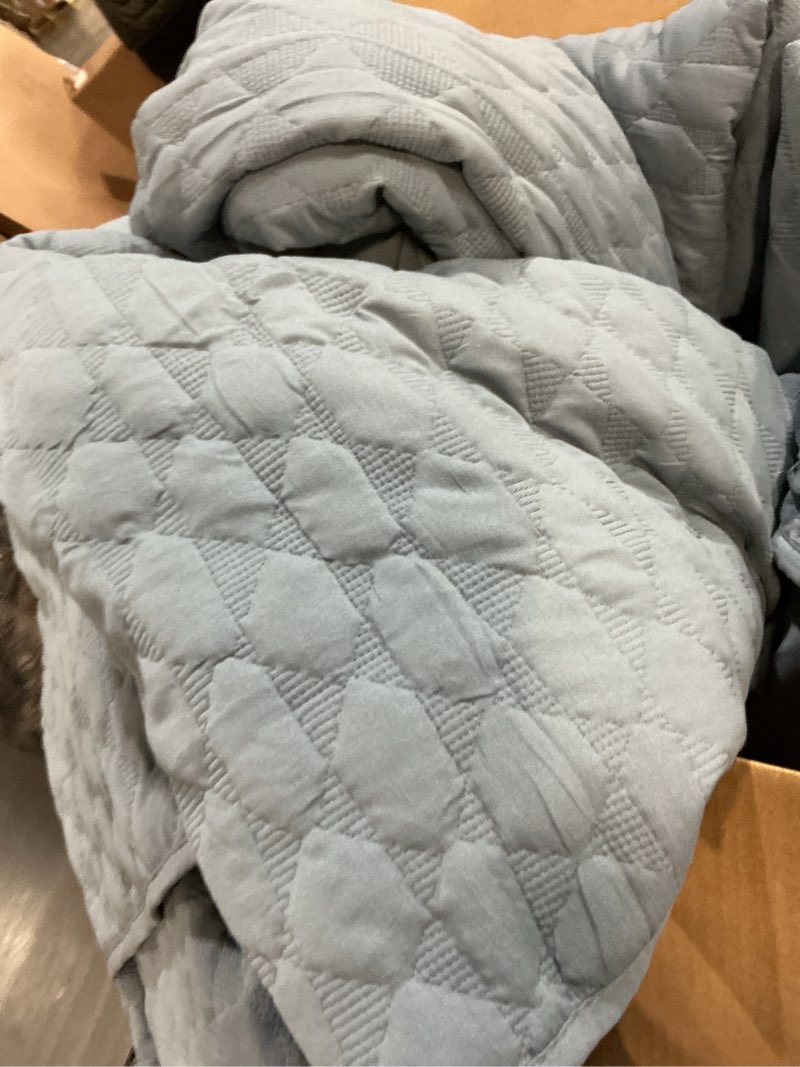 Condition photo showing Good Condition for Bedsure Quilts King Size - Lightweight Bedspreads King Size with Basket Weave Pattern, Soft Quilt Bedding Set, Mineral Blue Comforter Set Coverlet for All Seasons with 2 Pillow Shams (106\" x 96\") King (106\" x 96\") 03 - Mineral Blue (similar). 