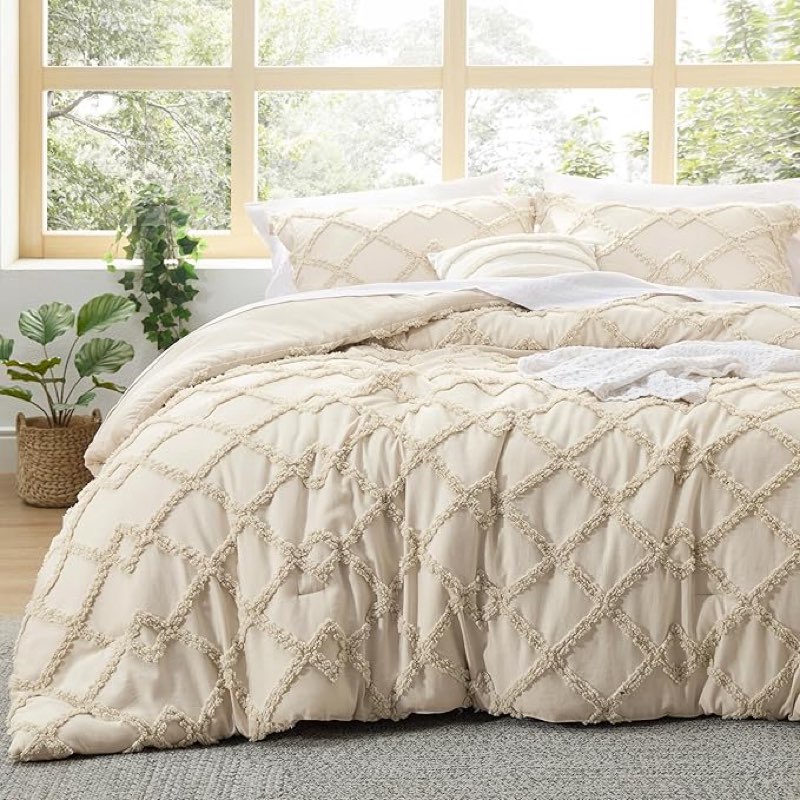 Bedsure Tufted Boho Comforter Set King Size - Beige Boho Bed Set, GentleSoft™ 3 Pieces Farmhouse Shabby Chic Embroidery Bedding, Gifts for Woman, Soft Jacquard King Comforter for All Seasons