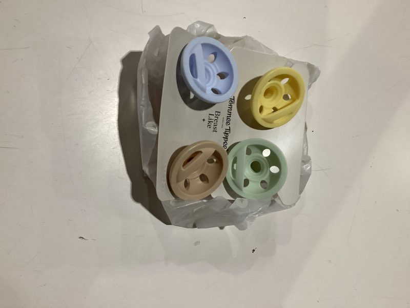 Tommee Tippee breast like pacifiers, 4pk