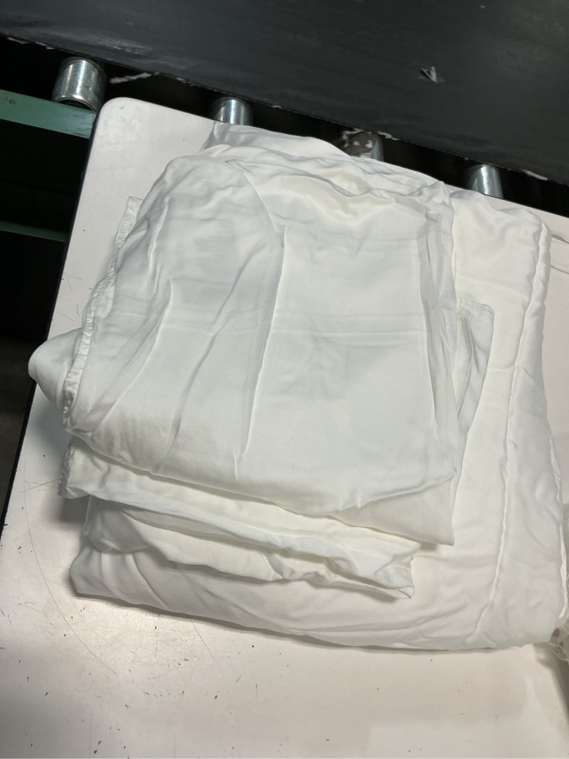 Condition photo showing Good Condition for bamboo duvet cover set 3 pieces size king