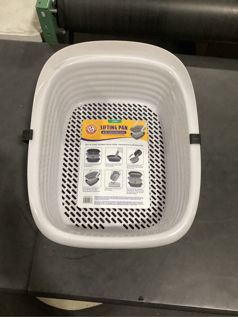 Condition photo showing New/Like New for arm & hammer large sifting litter box scoop free cat litter tray with microban, made in usa