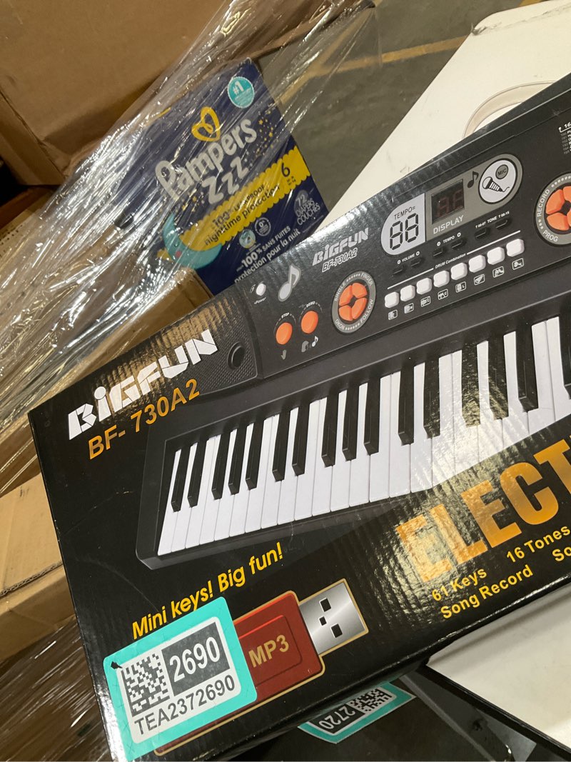 Condition photo showing As Is for Electronic keyboard