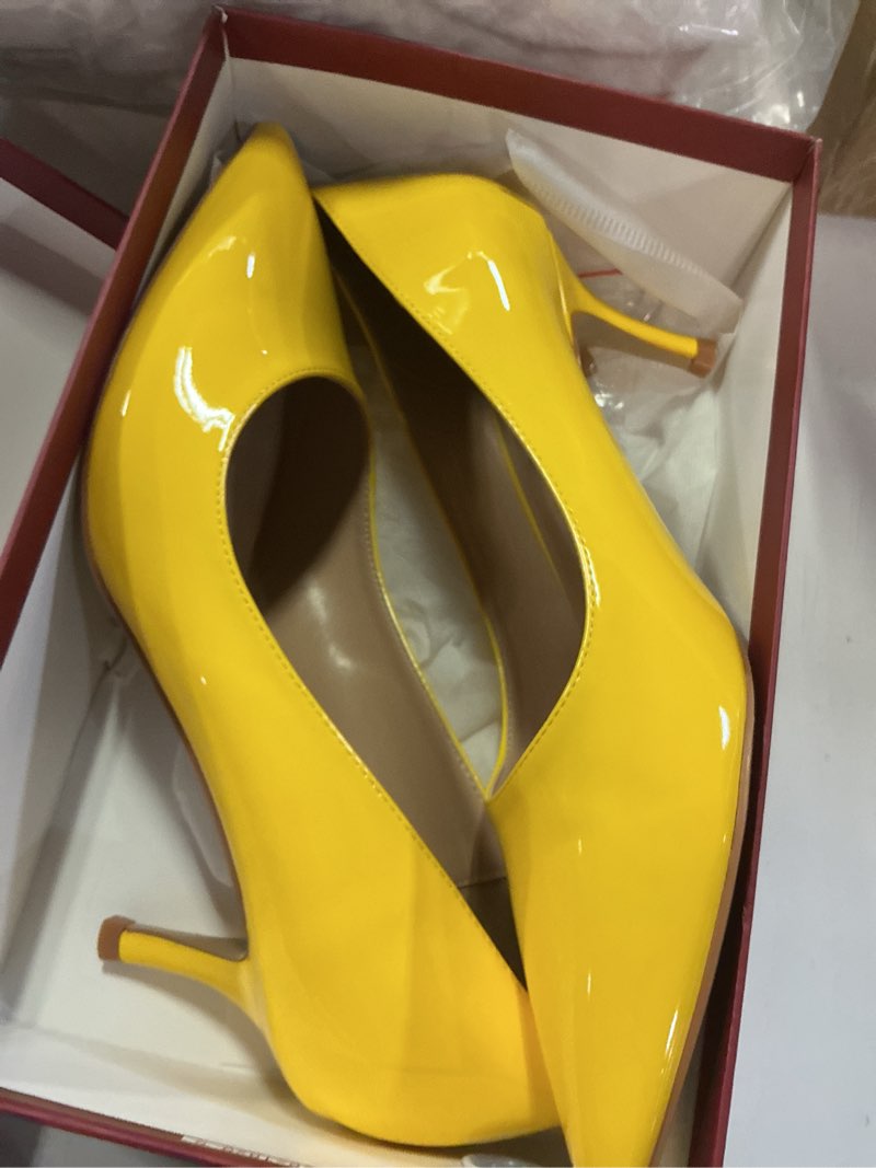 Condition photo showing New/Like New for joy in love women's shoes low heels pointy toe kitten heel daily pumps 10 yellow patent