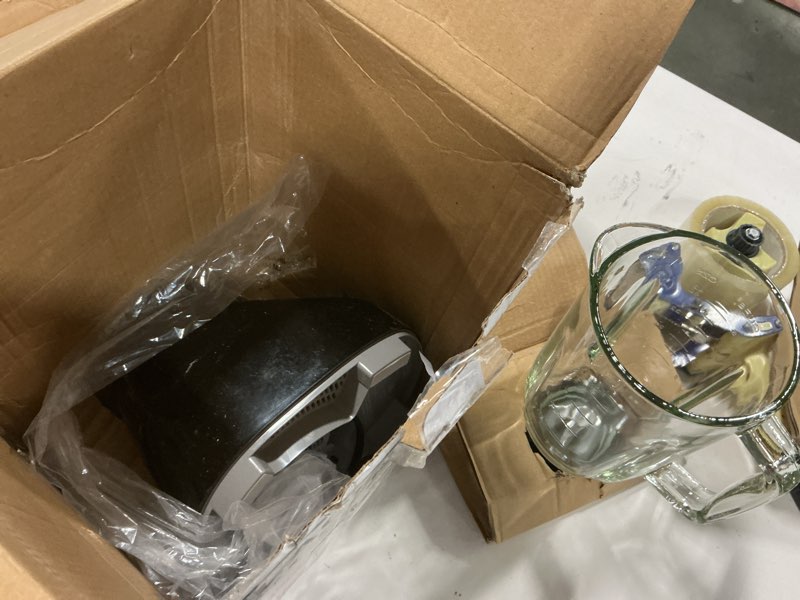 Condition photo showing As Is for (Incomplete missing lid). BLACK+DECKER Countertop Blender with 6-Cup Glass Jar, 10-Speed Settings, Black, BL2010BG