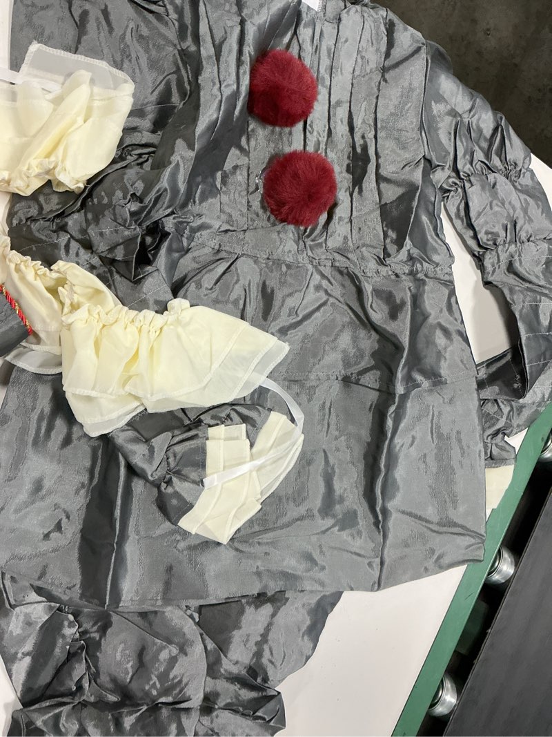 Condition photo showing Good Condition for pennywise it costume size l adult(includes headgear)