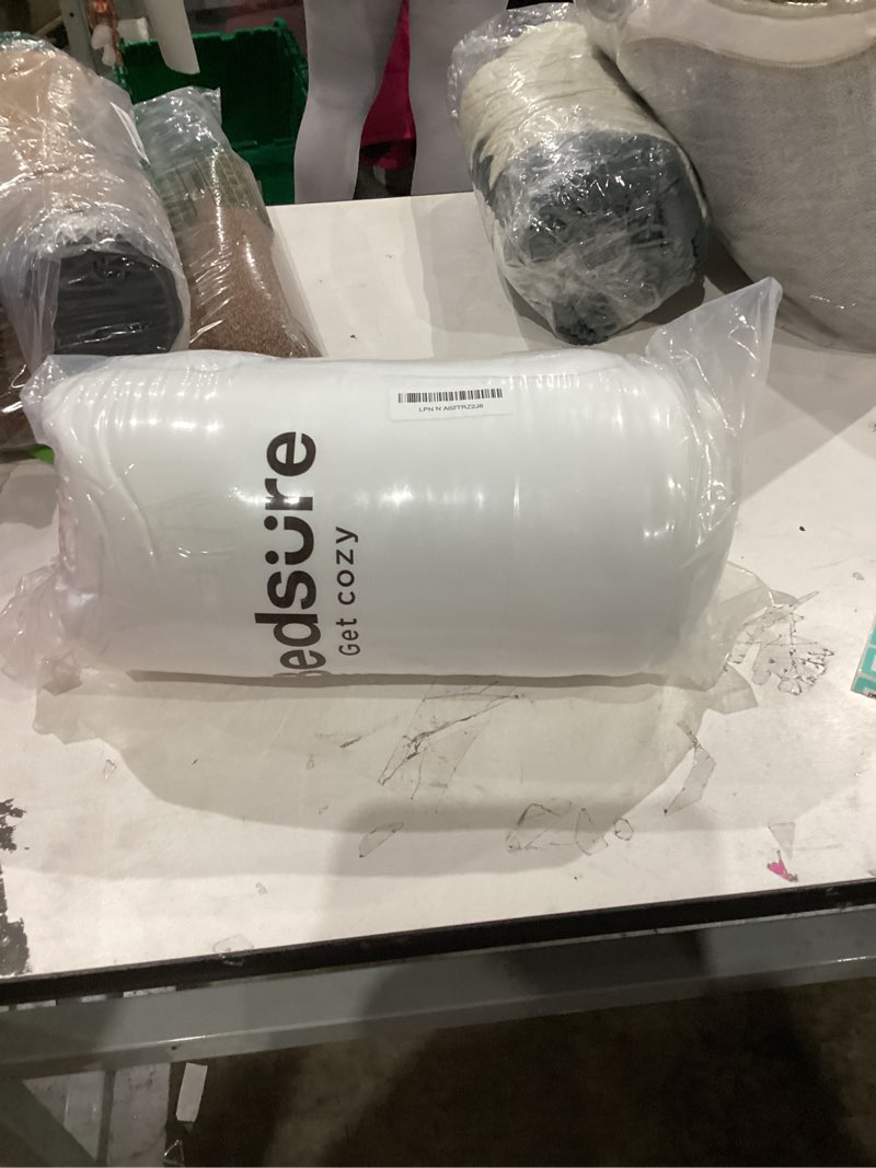 Condition photo showing New/Like New for Bedsure Twin Comforter - Twin Duvet Insert for All Season, Ultra-Soft Quilted Down Alternative Comforter, Blanket for Bed, Prewashed Duvet Insert with 4 Tabs, Machine Washabl, White, 88x68 in White Twin