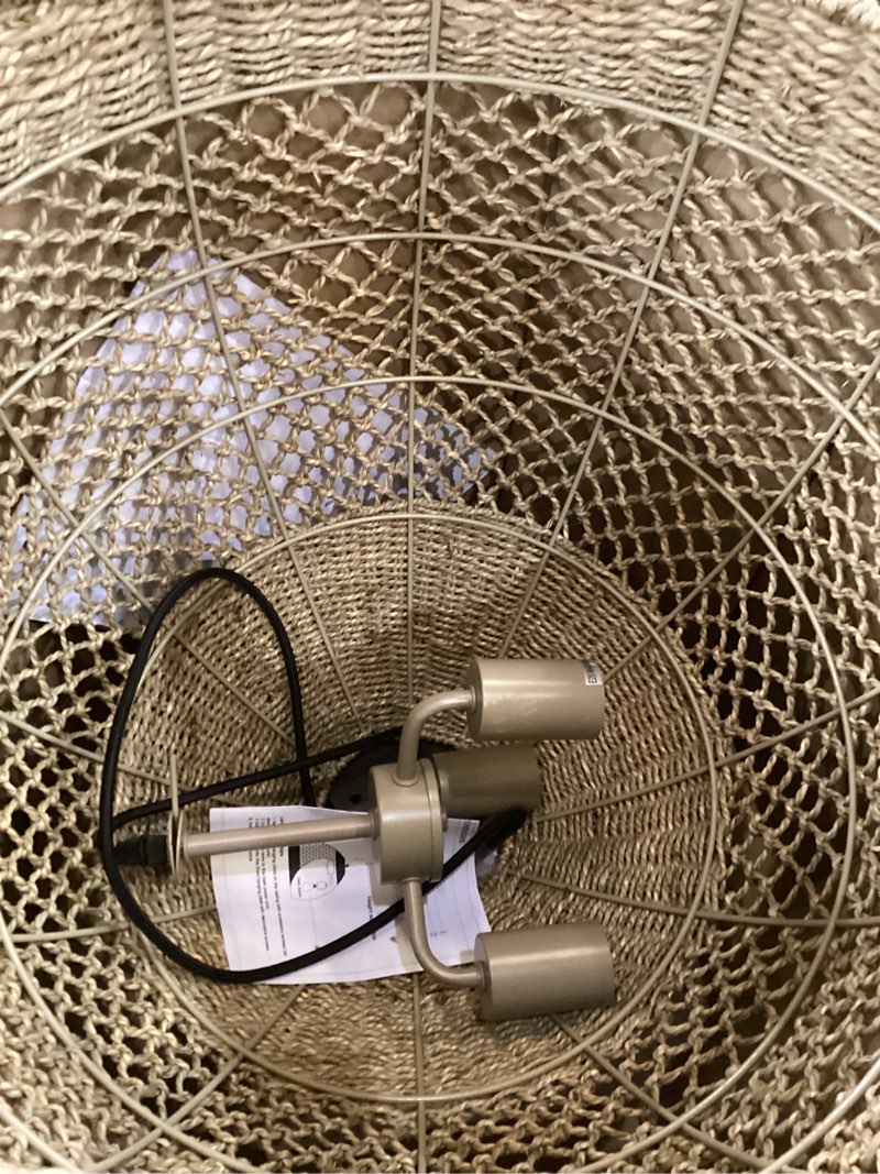 https://lotting-media.assets.bidfta.com/lotting_75f6acf4-4647-42bc-b707-434e34970b93
