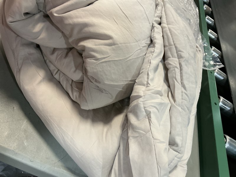 Condition photo showing As Is for ROSGONIA Oversized Queen Comforter Oatmeal, 3pcs (1 Comforter & 2 Pillowcases) Lightweight Oversized
