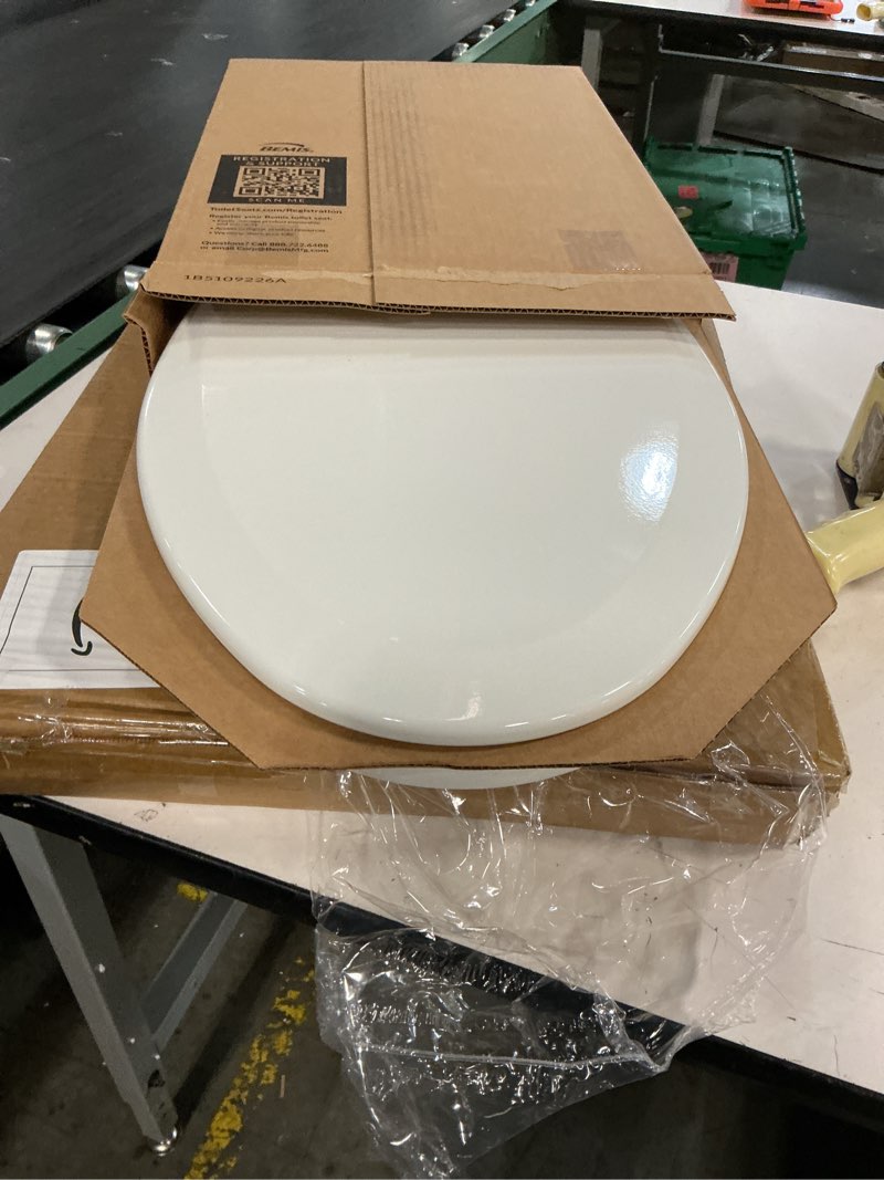 Condition photo showing Good Condition for Bemis Residential Molded Wood Toilet Seats White