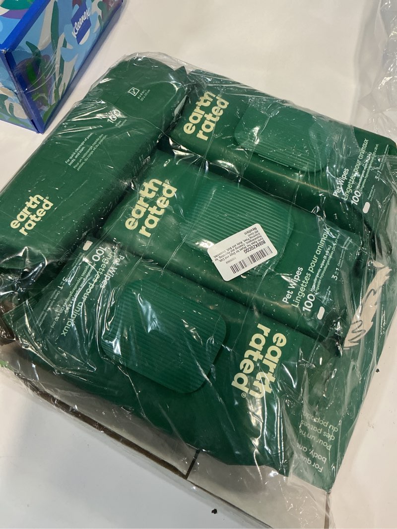 Condition photo showing New/Like New for earth rated pet wipes for dogs and cats, hypoallergenic, cleaning and hydrating, for grooming paws, body and butt, unscented, 400 count