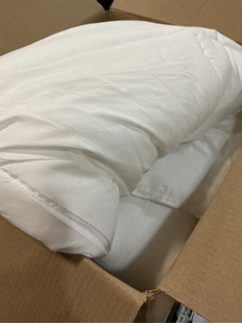 Condition photo showing As Is for TEXARTIST Premium 2100 Series Queen Comforter All Season Breathable White Comforter Soft 4D Spiral Fiber Quilted Down Alternative Duvet Insert with Corner Tabs Luxury Hotel Style (88"x88") Queen Comforter White Comforter