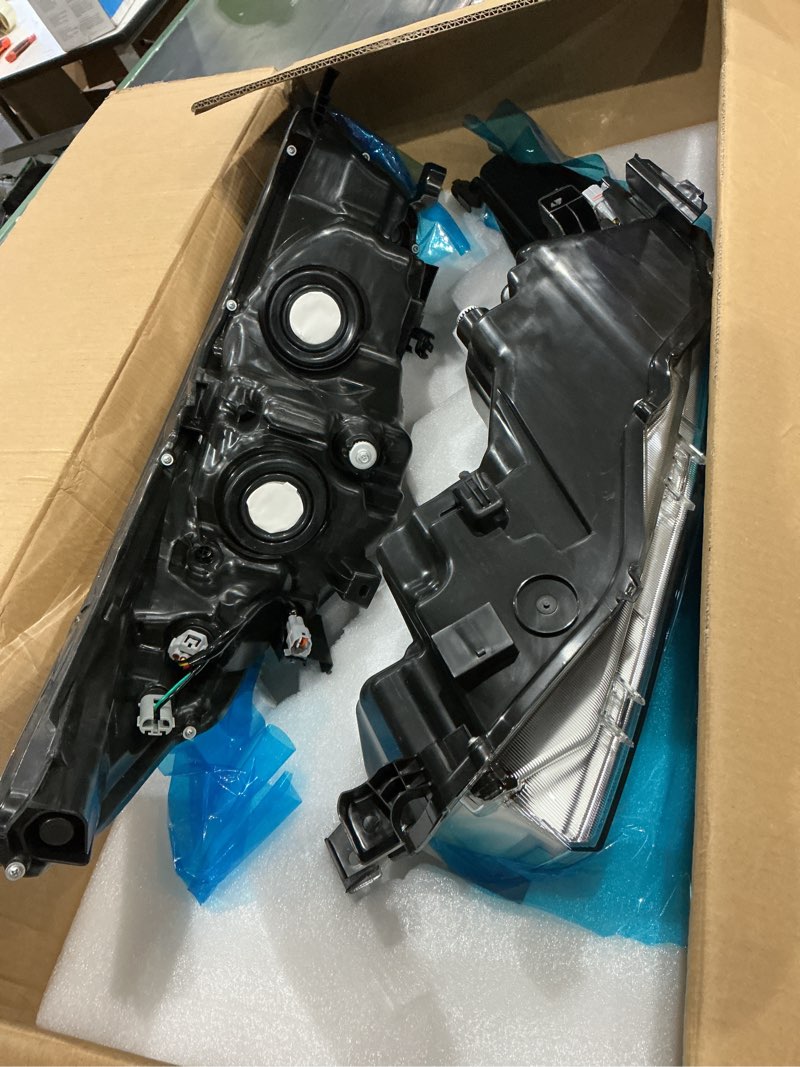 Condition photo showing Good Condition for 811500e250 811100e250 halogen headlight w/o bulbs compatible with 2014-2016 highlander le plus/le/limited/xle driver & passenger side