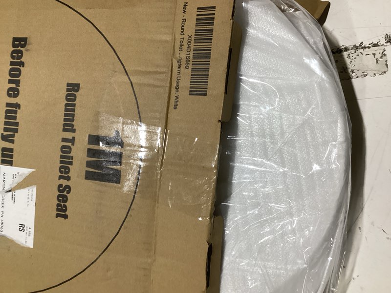 Condition photo showing Good Condition for 1m family toilet seat, patented slow close & quick releasing technology, anti-wiggling, easy to install and clean, standard round with toddler seat built in (1 piece)