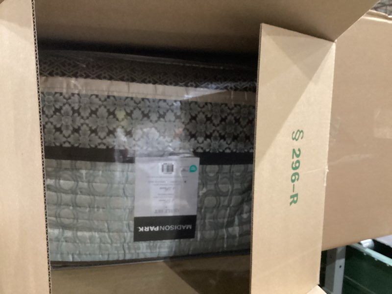 Condition photo showing New/Like New for Madison Park Quilt Set Luxurious Jacquard Stripes Design - All Season, Coverlet Bedspread Lightweight Bedding Layer, Shams, Decorative Pillow, Full/Queen(90"x90"), Floral Blue 5 Piece Floral Blue Full/Queen(90"x90")