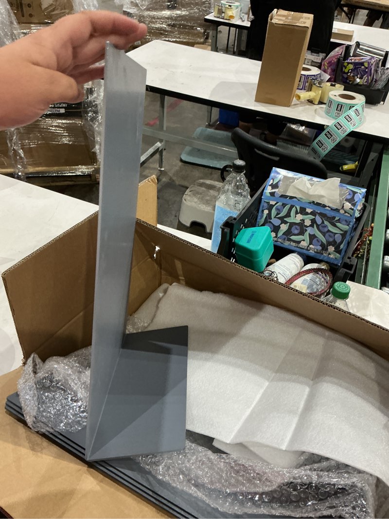 Condition photo showing Good Condition for clear acrylic display stand 4 pk