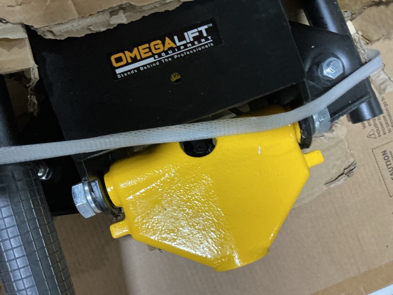 Condition photo showing Good Condition for possibly used omega 29038 service jack (3.5 ton low profile magic lift)