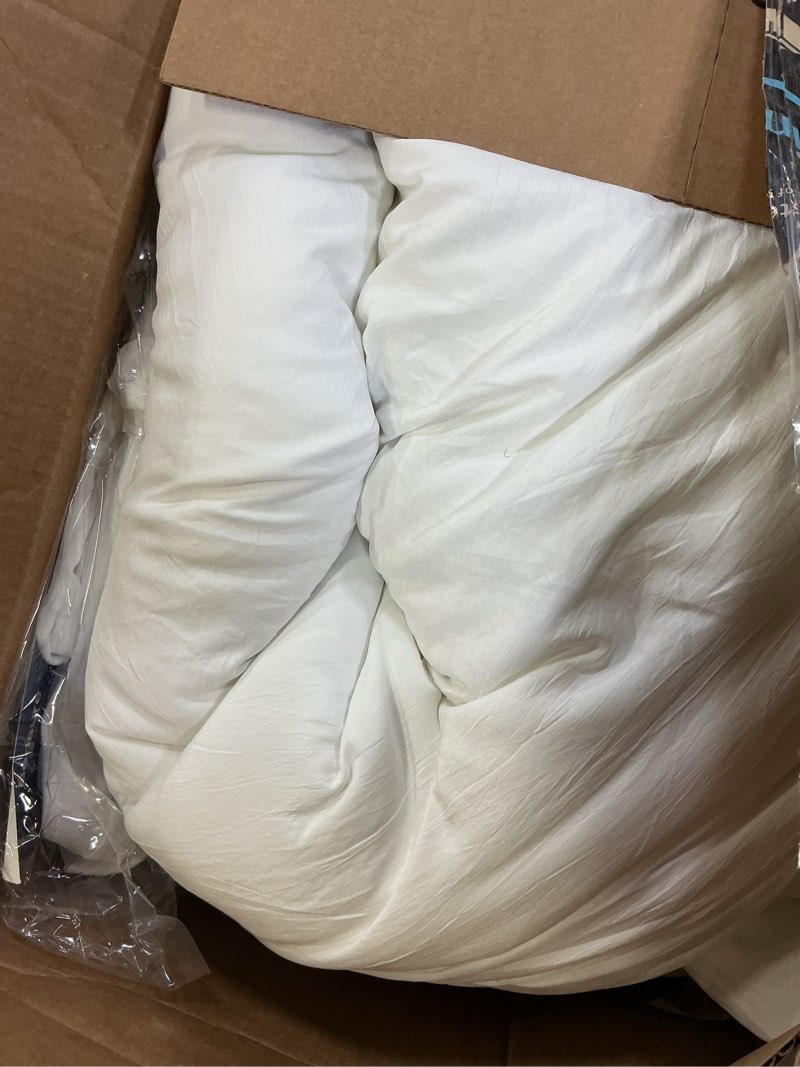 Condition photo showing Good Condition for Bedsure King Size Comforter Set White, Soft Prewashed King Bedding, Quilted Comforter with Clover Design, Down Alternative Comforter for All Seasons, 3 Pieces Bed Set with 2 Pillow Shams King 01-white-clover
