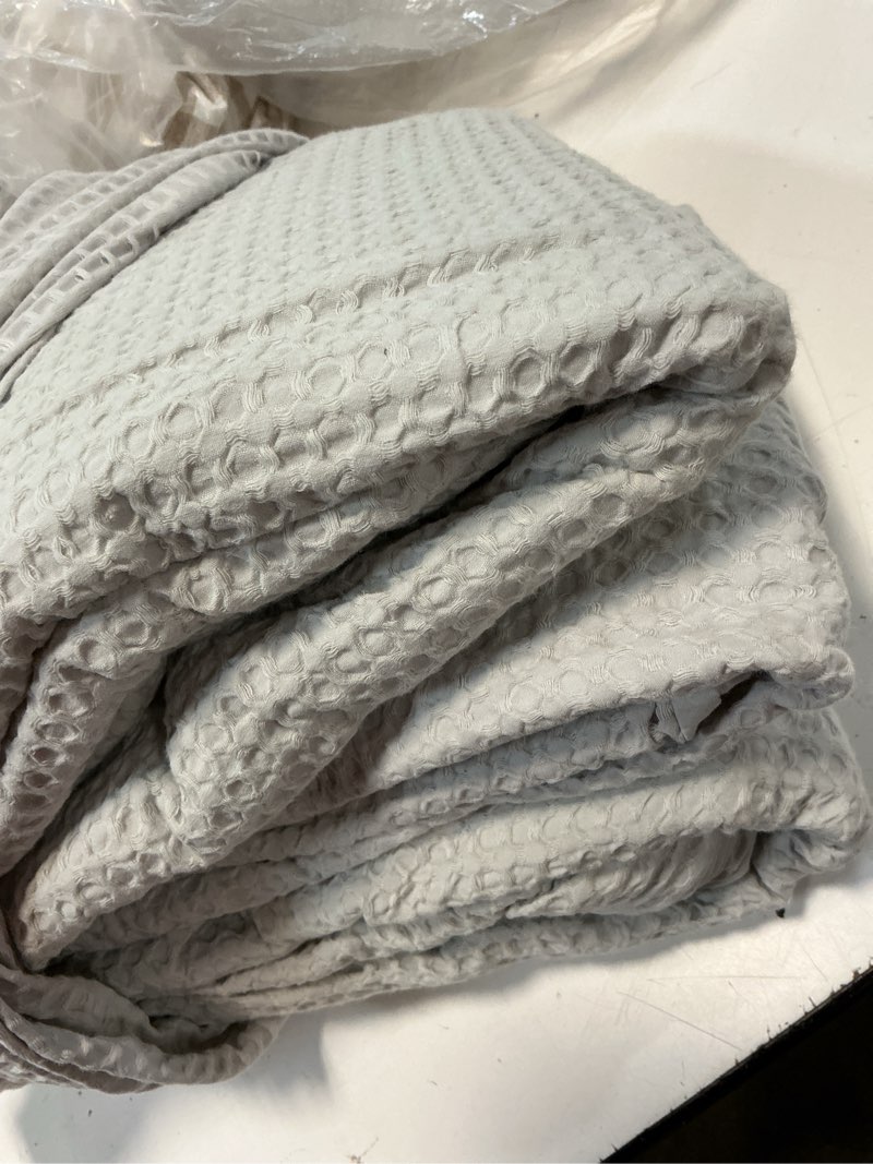 Condition photo showing Good Condition for quince organic luxe honeycomb duvet cover set of 3, king/cal king, light grey