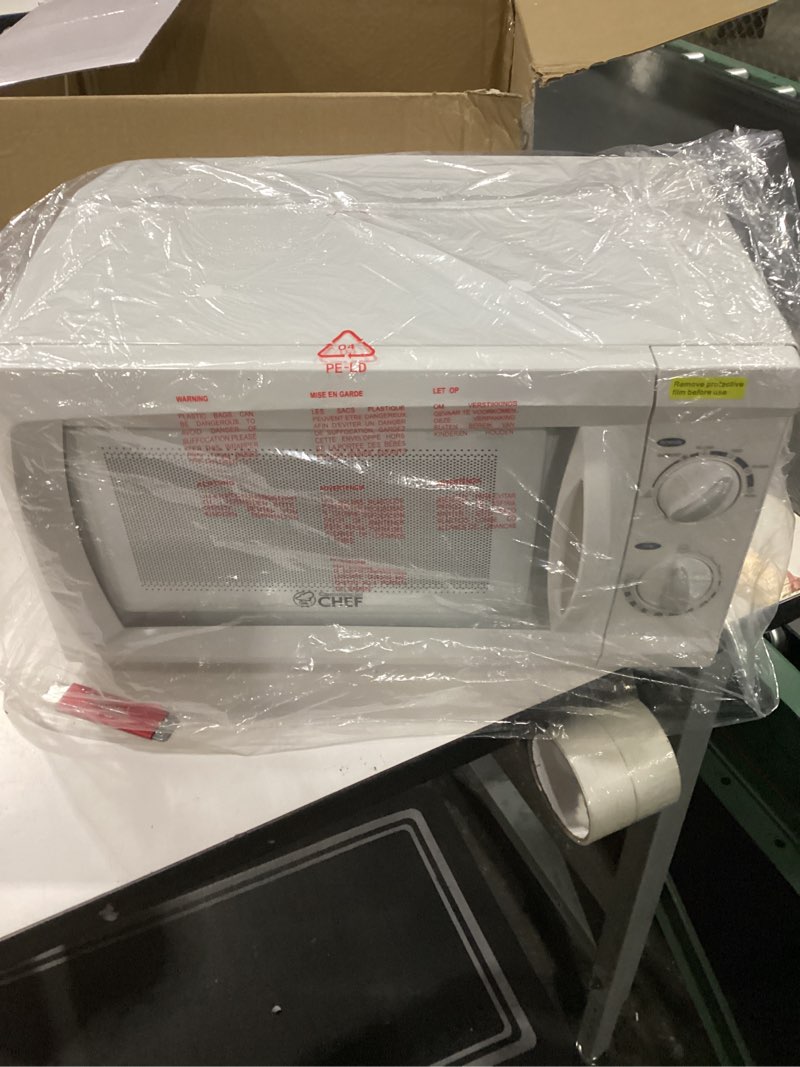 Condition photo showing New/Like New for Commercial Chef 0.6 Cu. Ft. Countertop Microwave Oven, Mechanical Dial Controls, 700W, Pull Handle Door, 6 Power Levels, CHM660W, White White 0.6 Cubic Feet