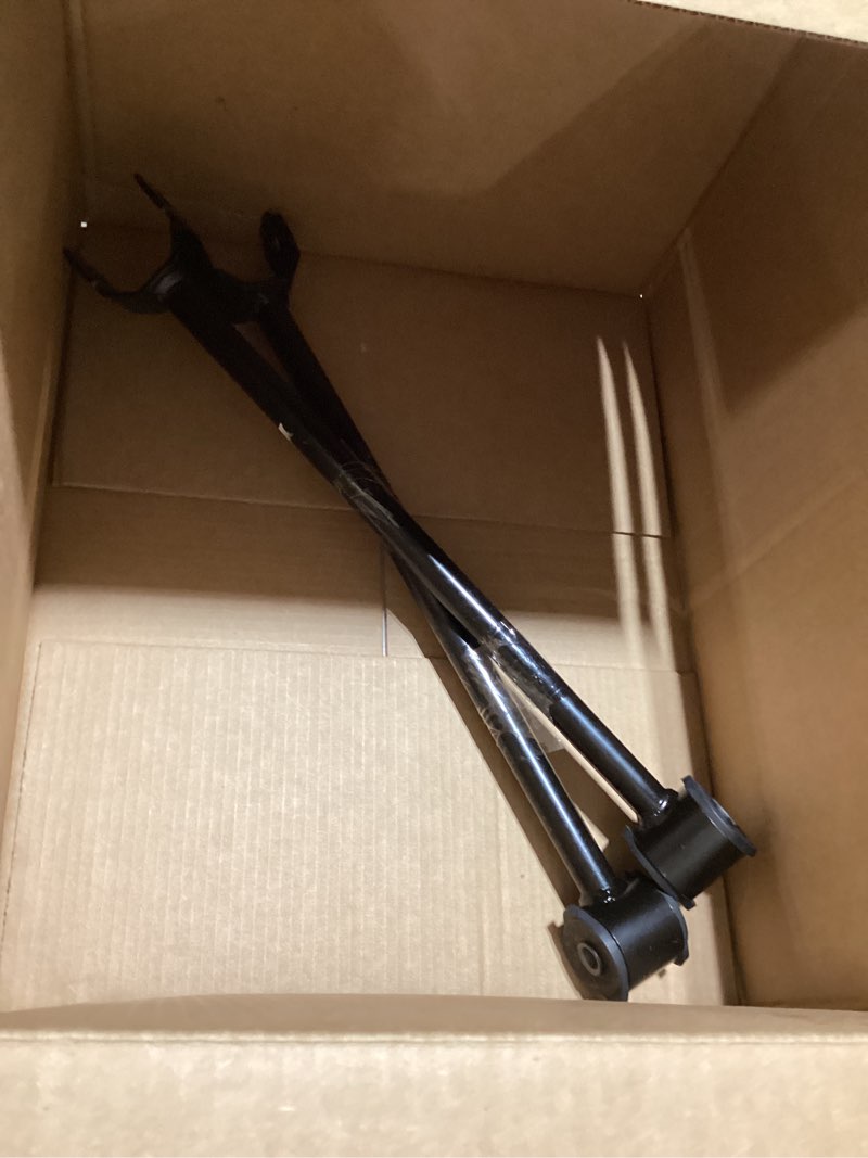 Condition photo showing Good Condition for tucarest 2pcs k641934 left right rear lower control arm assembly compatible with 94-01 le-xus es300 /to-yota 94-01 camry, 95-04 avalon, 99-03 solara, trailing arm 905-805 suspension