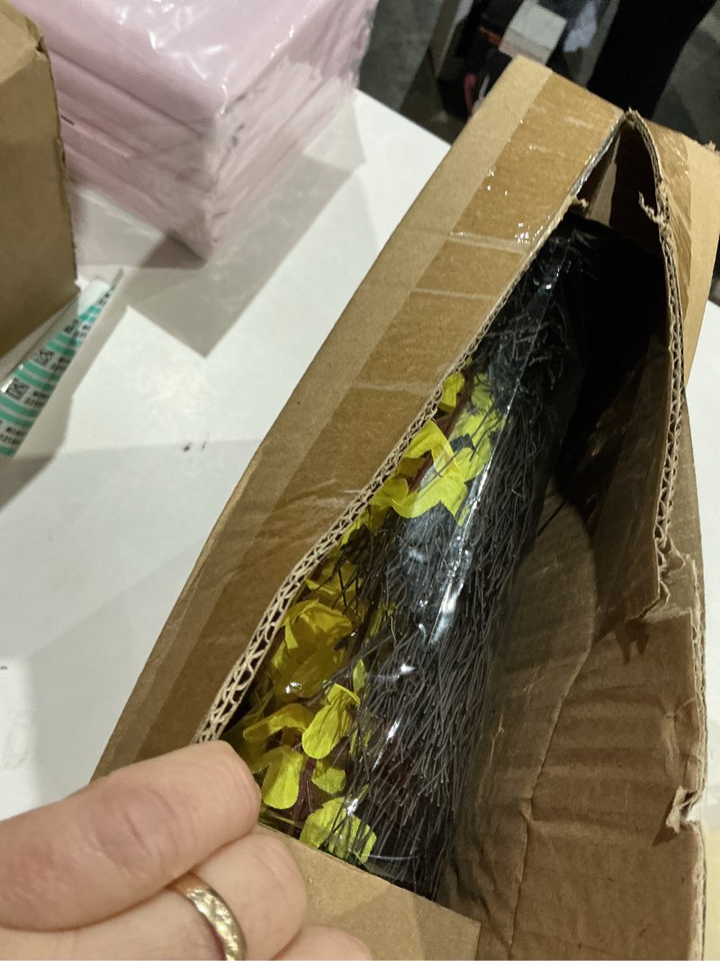 Condition photo showing Good Condition for 16 Inch Yellow Forsythia Door Wreath with Artificial Dried Branches Flower Farmhouse Summer Wreath on Grapevine for Indoor Wall Window Home Daily or Celebration Decor