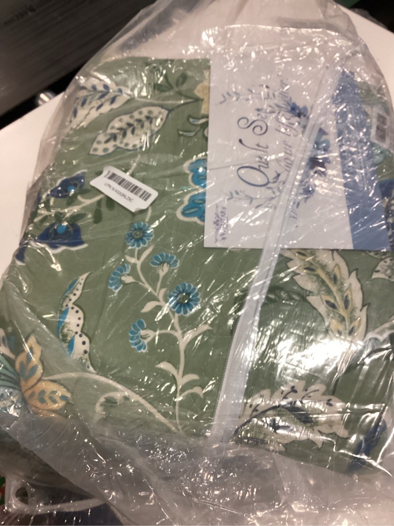 Condition photo showing As Is for VAPUTAR California King Quilt Bedding Set - Cotton Bedspreads Oversized King Size (108 x 118 inch) with Floral Pattern, Farmhouse Lightweight Quilt Suitable for All Season (3 Pieces, Olive Green) Olive Green California King (108" × 118")
