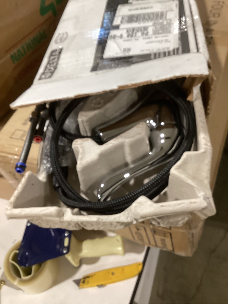 Condition photo showing Good Condition for delta faucet linden single-handle kitchen sink faucet with pull out sprayer, chrome 4353-dst, big 9.89 x 10.50 x 9.89 inches chrome