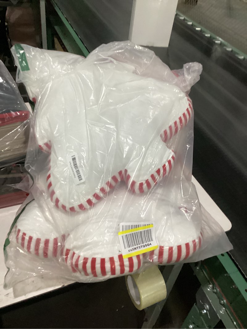 Condition photo showing Good Condition for Christmas pillows