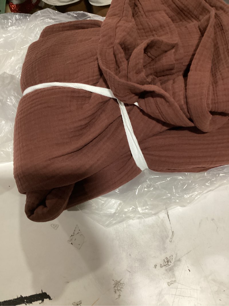 Condition photo showing New/Like New for organic cotton gauze blanket, queen