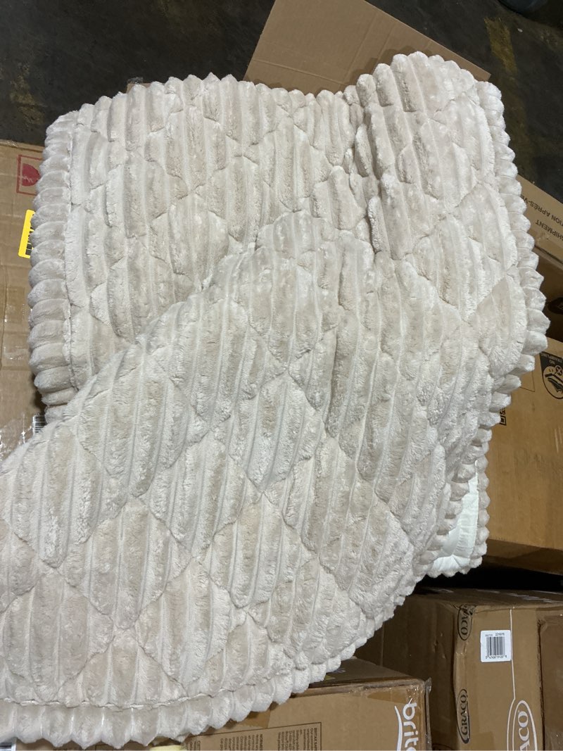 Condition photo showing Good Condition for (unsure of size) hyha couch covers for dogs washable, non slip plush dog sofa protectors, fuzzy pet couch covers for 3 cushion sofa pet friendly (apricot, 27.6\" x 47\") apricot 27.6\" x 47\"