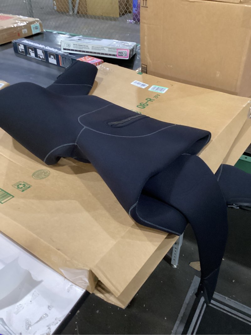 Condition photo showing New/Like New for Wetsuit diving