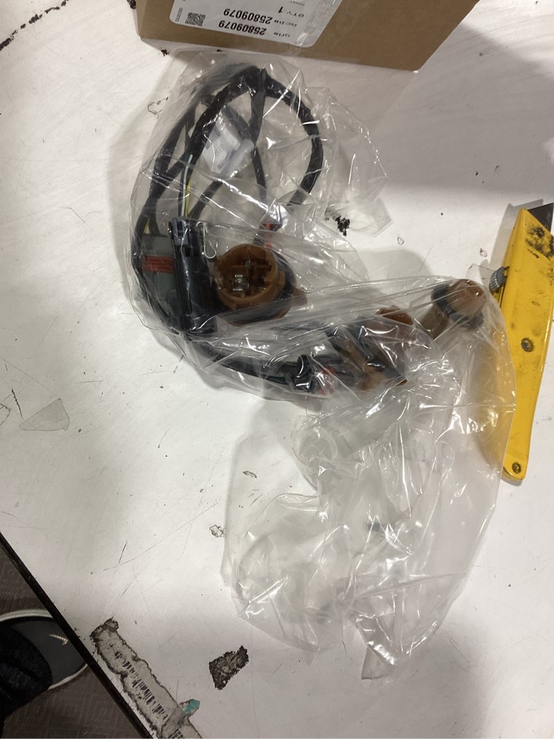 Condition photo showing New/Like New for gm genuine parts 25809079 headlamp wiring harness