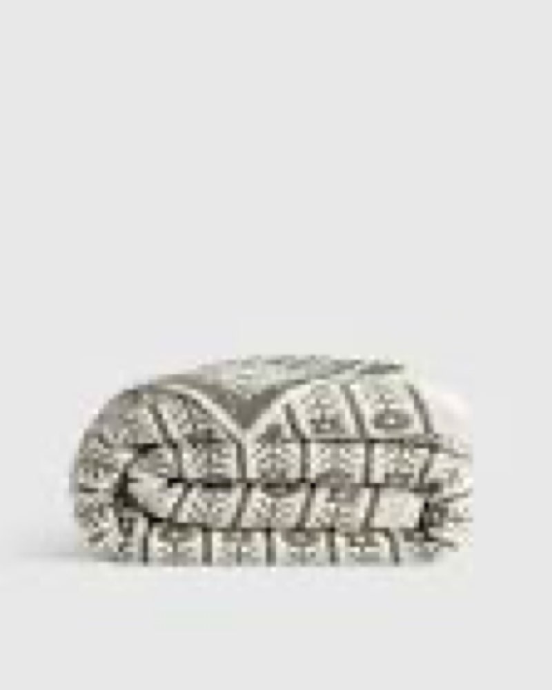 QUINCE Organic Cotton Cal/King Jacquard Floral Coverlet Dried Sage 