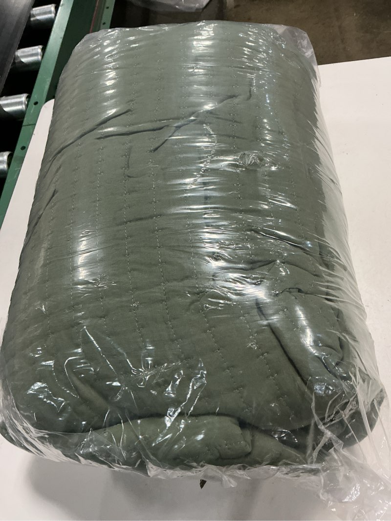 Condition photo showing Good Condition for wrensonge queen quilt-3 pieces lightweight bedspreads olive green queen size quilt bedding set for all seasons, soft summer coverlet with 2 pillow shams suitable for bed & couch
