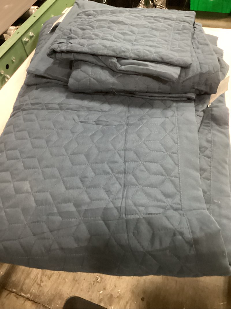 Condition photo showing Good Condition for blythease oversized king bedspread 128x120 extra wide, modern & contemporary look, lightweight bedding cover, reversible, 5 piece, 100% microfiber, king/cal king, navy blue